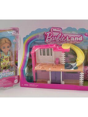 Chelsea Barbie & Barbie Mini Barbie Land Doll House Playset with 1.5-inch Doll